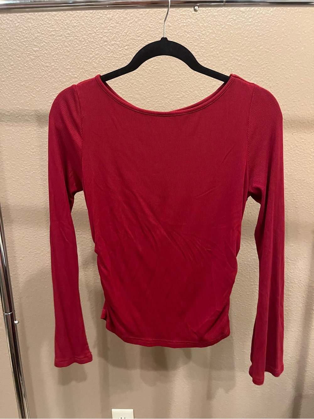 Women's Red Long-Sleeve Ribbed Scoop Neck Top
